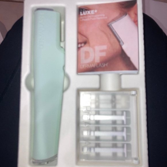 Dermaflash Luxe+ - Picture 2 of 3